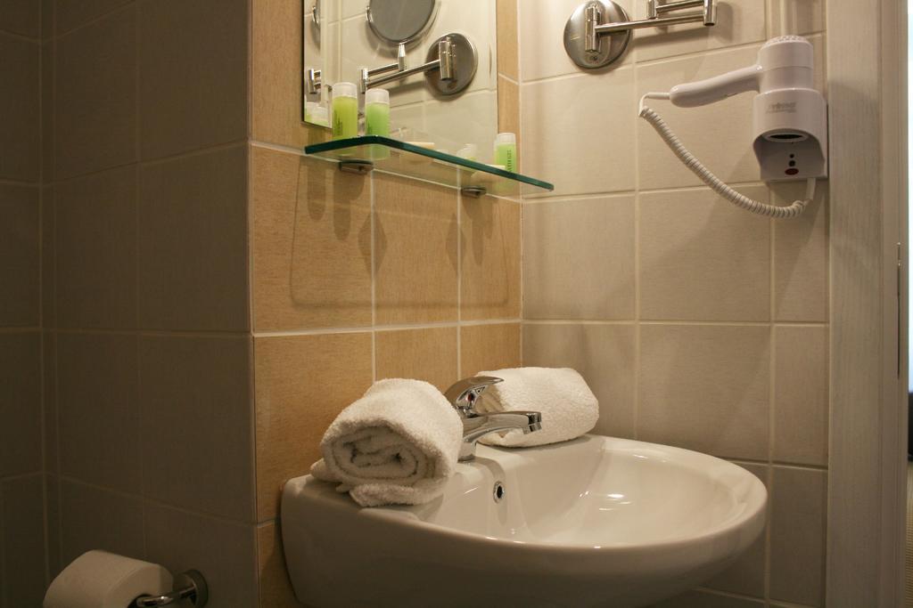 קאבאלה Old Town Inn מראה חיצוני תמונה